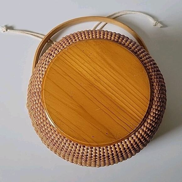 Vintage Nantucket Lightship Lined Woven Wicker Handled Basket 10" Cottagecore - Picture 7 of 16